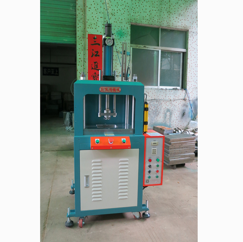 �����ɰ��͉��C